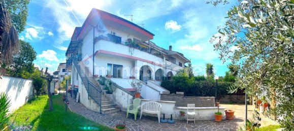 5 bedrooms Villa in Rome, Italy No. 283000 3
