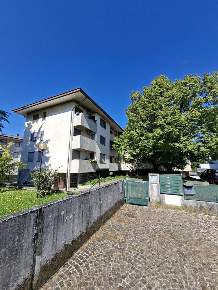 4 غرف نوم شقة في Udine, Italy رقم 376813