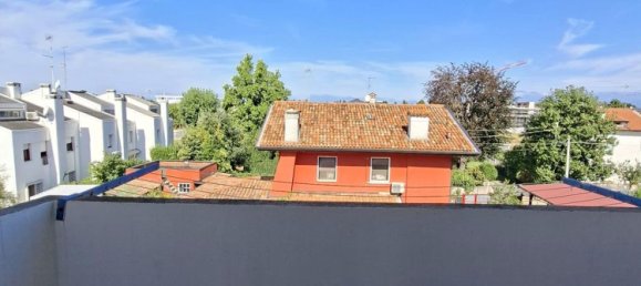 4 bedrooms Apartment in Udine, Italy No. 376813 4