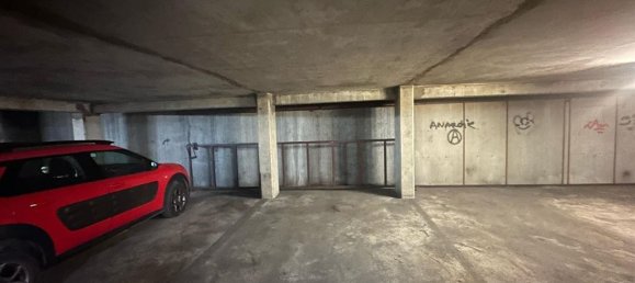  Parking in Paris, France No. 170941 3