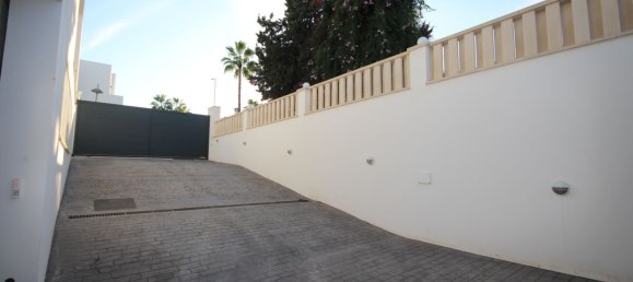 3 Schlafzimmer Villa in Marbella, Spain, Nr. 57668 5