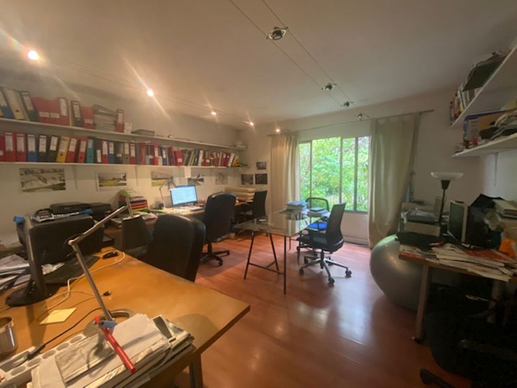  مكتب في Paris, France 54متر مربع رقم 177866