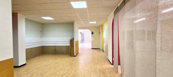 600m² Commercial property in Notaresco, Italy No. 362797 3