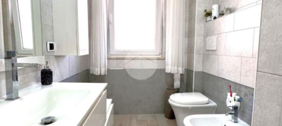 3-salle Appartement à Anzio, Italy No. 73941 11