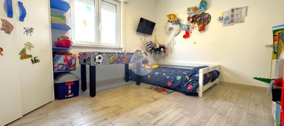 3-salle Appartement à Anzio, Italy No. 73941 10