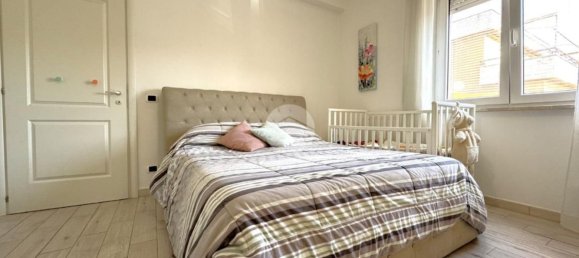 3-salle Appartement à Anzio, Italy No. 73941 7