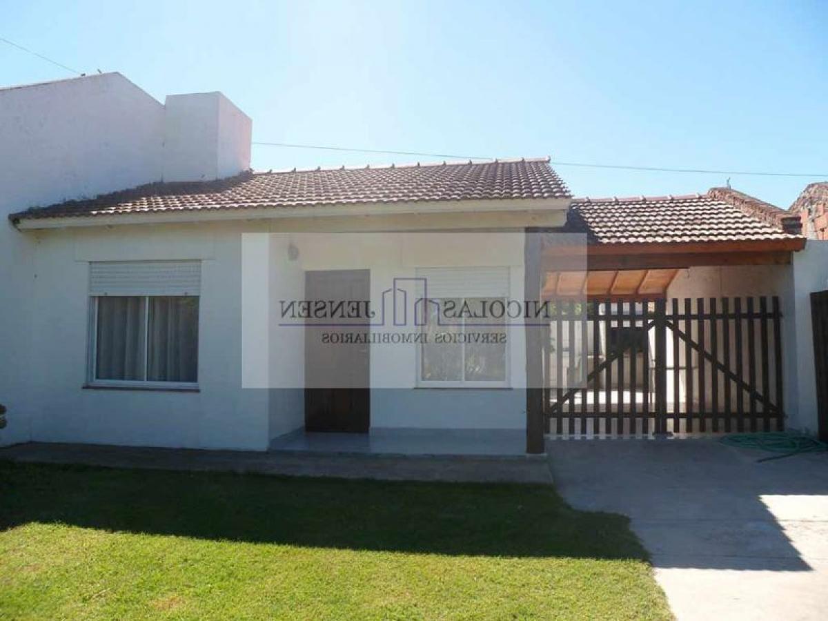 4 bedrooms House in Mar del Plata, Argentina No. 82126