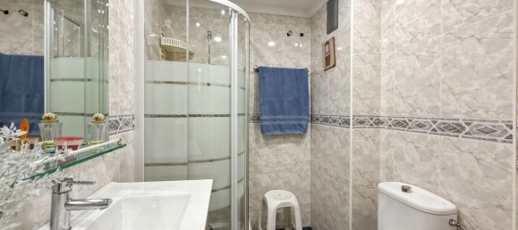4 bedrooms Apartment in Malaga, Spain No. 137285 3