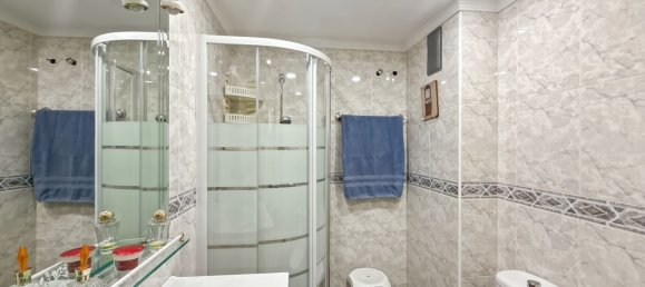 4 bedrooms Apartment in Malaga, Spain No. 137285 2