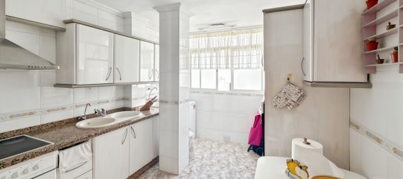 4 bedrooms Apartment in Malaga, Spain No. 137285 8