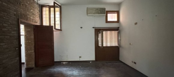 Studio in Ferrara, Italy No. 308093 3