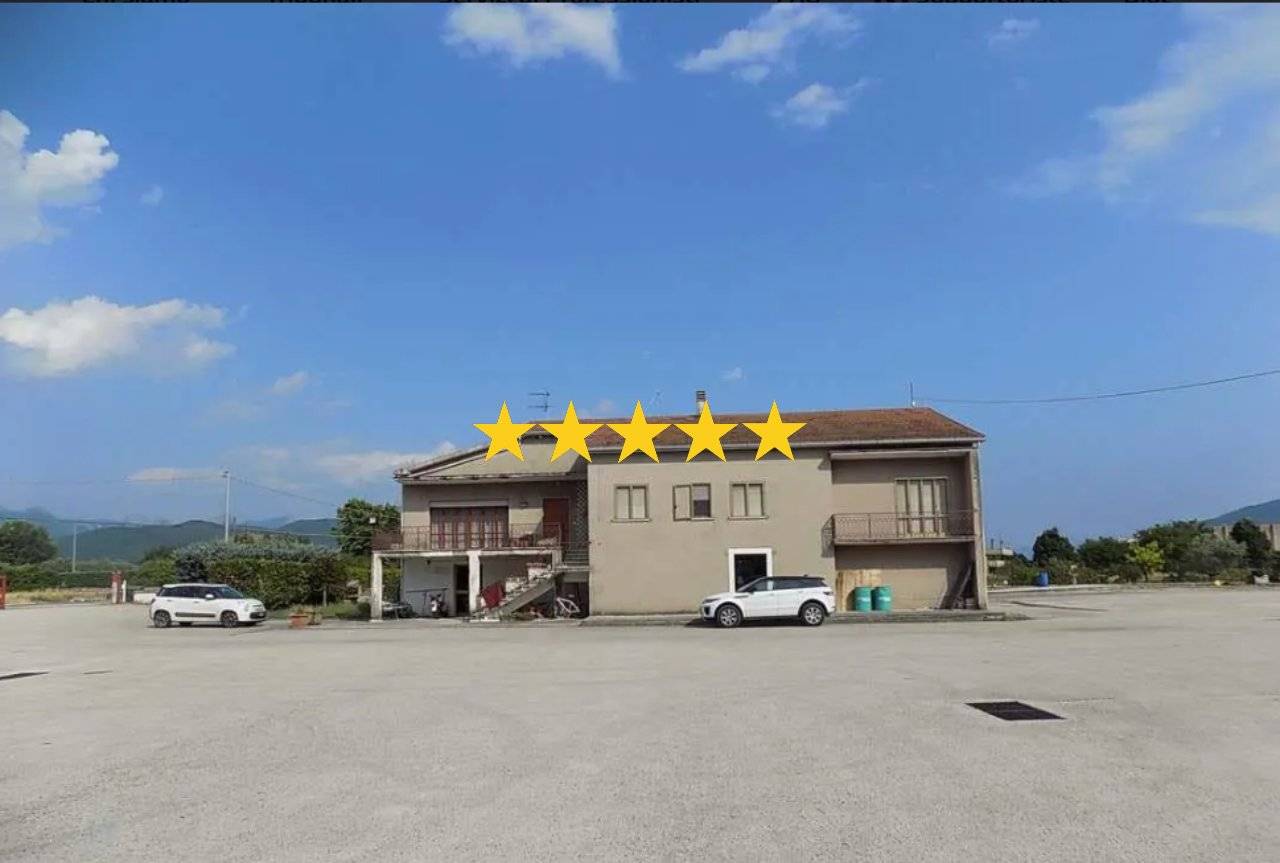 6 bedrooms Villa in Venafro, Italy No. 299897
