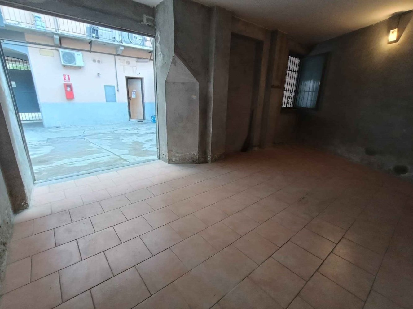 25m² Commercial property in Turin, Italy No. 379705