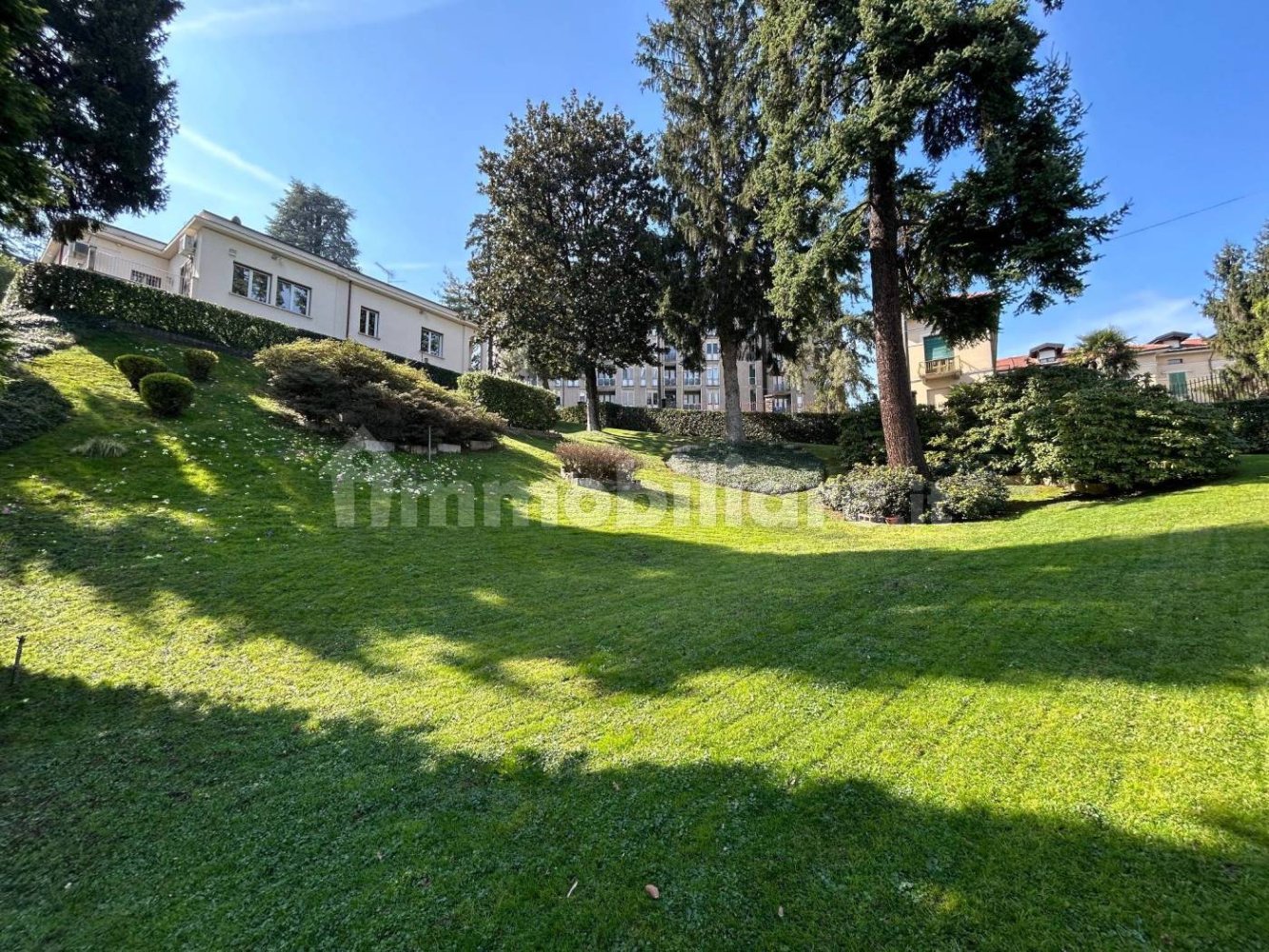 4 bedrooms Villa in Gallarate, Italy No. 144372