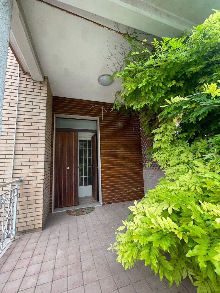 6 bedrooms Apartment in Piacenza, Italy No. 371068