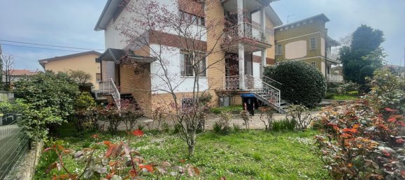 6 bedrooms Apartment in Piacenza, Italy No. 371068 2