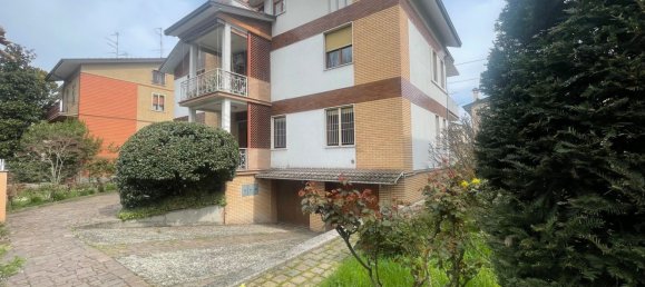 6 bedrooms Apartment in Piacenza, Italy No. 371068 6