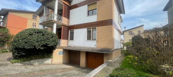 6 bedrooms Apartment in Piacenza, Italy No. 371068 3