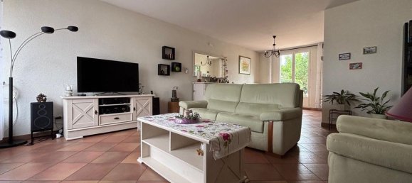 3 bedrooms House in Saint-Germain-les-Corbeil, France No. 333423 3