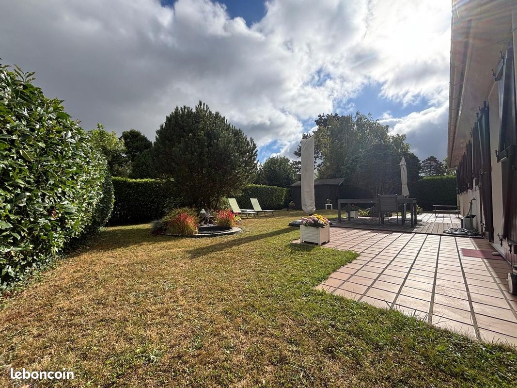 3 bedrooms House in Saint-Germain-les-Corbeil, France No. 333423