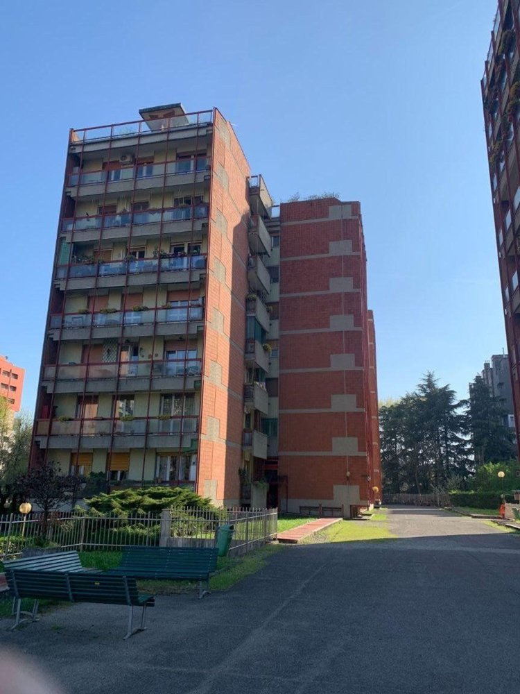 Квартира с 3 спальнями в Милан, Италия № 393130