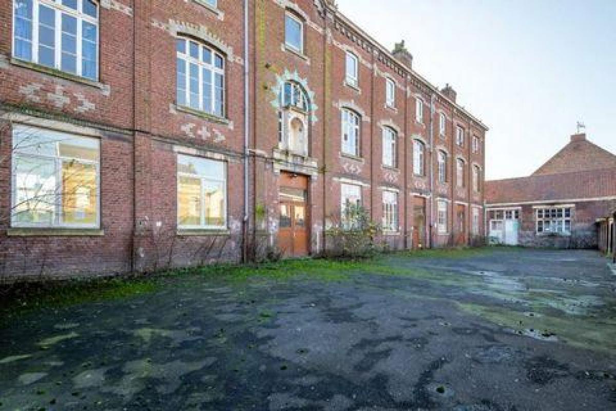 Oficina en Aniche, France 1100 m² No. 20144