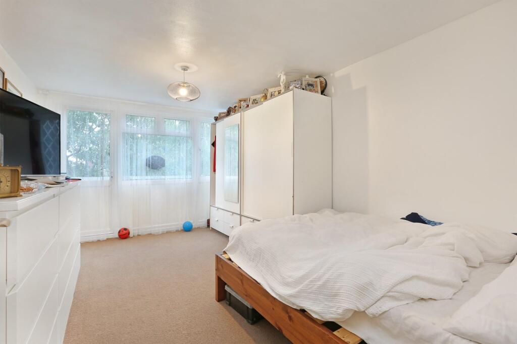 2 bedrooms Maisonette in London, United Kingdom No. 12398