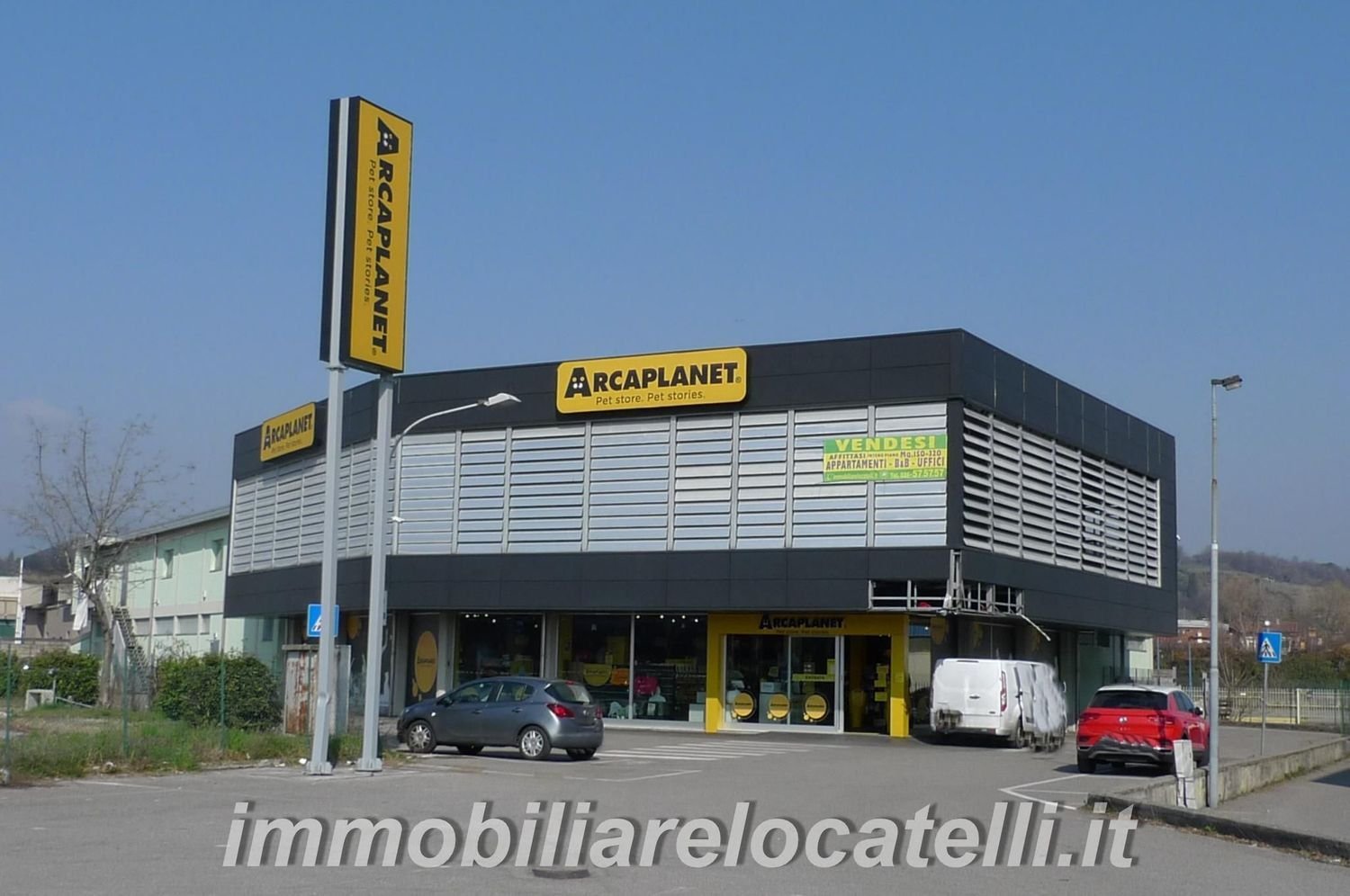 350m² Office in Bergamo, Italy No. 126452