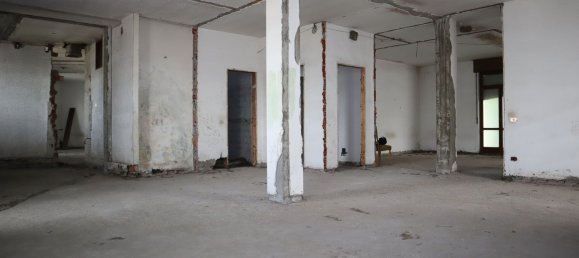 350m² Office in Bergamo, Italy No. 126452 8