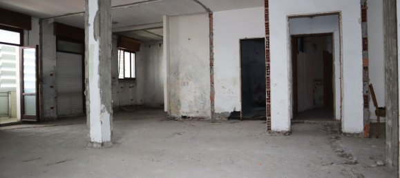 350m² Office in Bergamo, Italy No. 126452 6