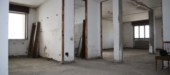 350m² Office in Bergamo, Italy No. 126452 10