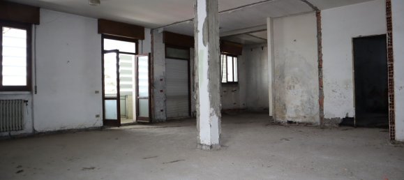 350m² Office in Bergamo, Italy No. 126452 5