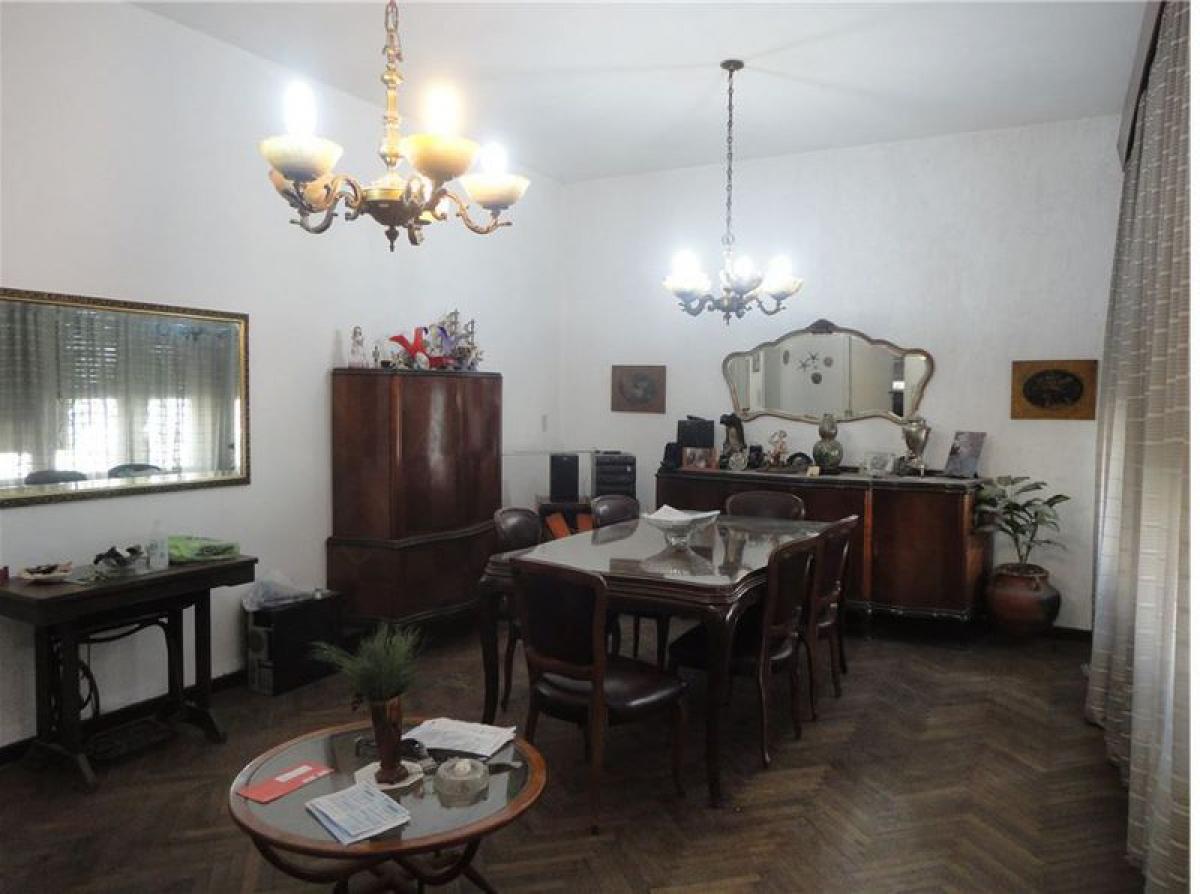 5 bedrooms House in Moron, Argentina No. 6369