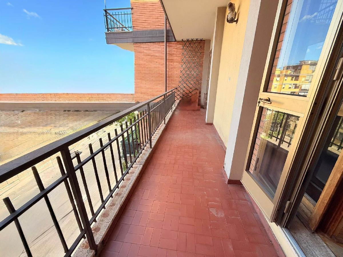 2 bedrooms Apartment in Florence, Italy No. 332523