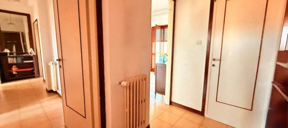 2 bedrooms Apartment in Florence, Italy No. 332523 17