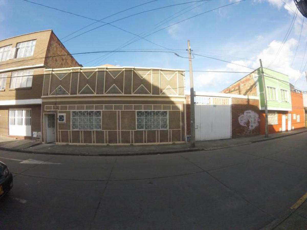 Casa de 4 dormitorios en Bogotá, Colombia No. 10547