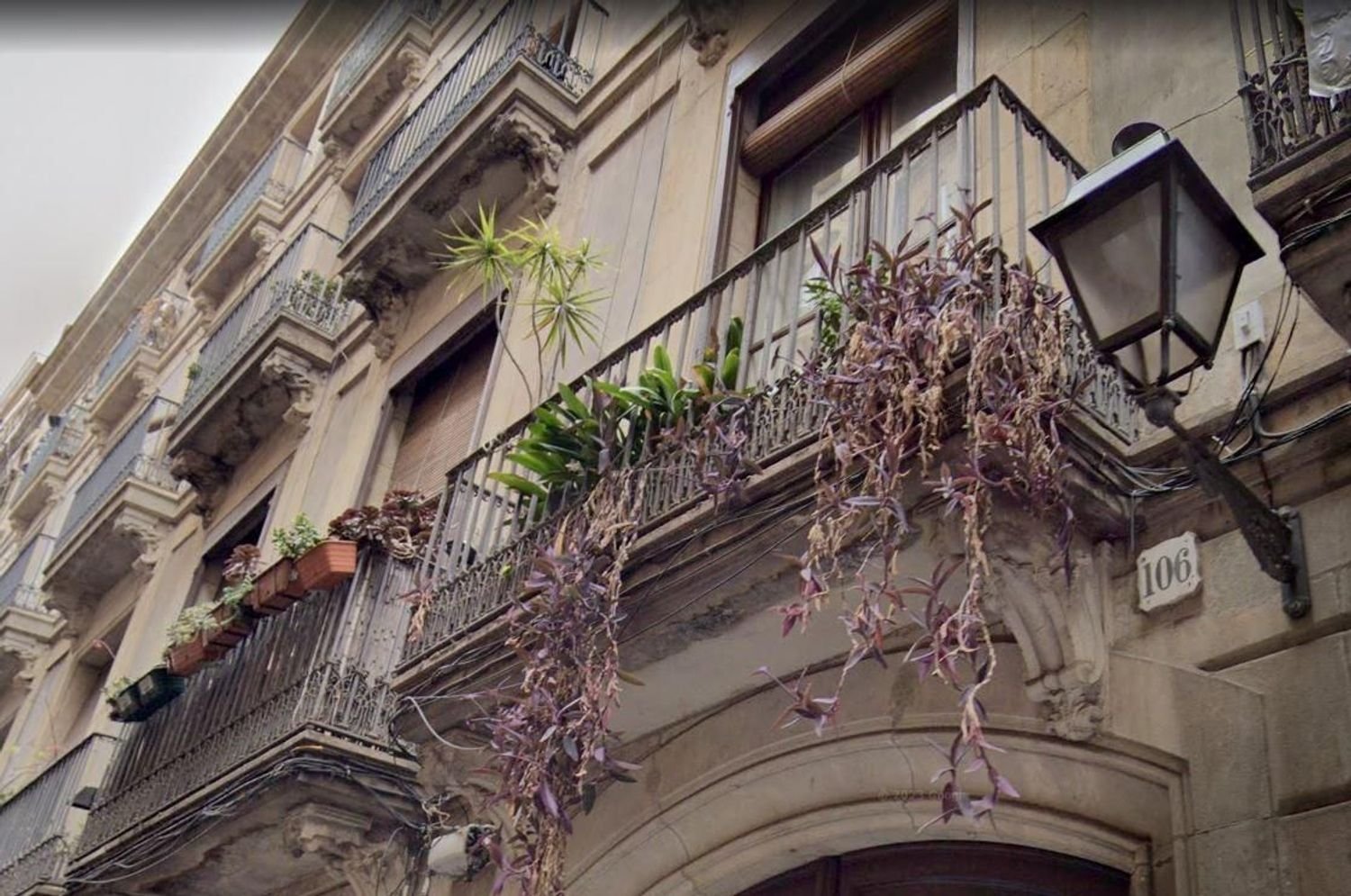 Apartamento de 2 dormitorios en Ciudad Vieja, Spain No. 73195