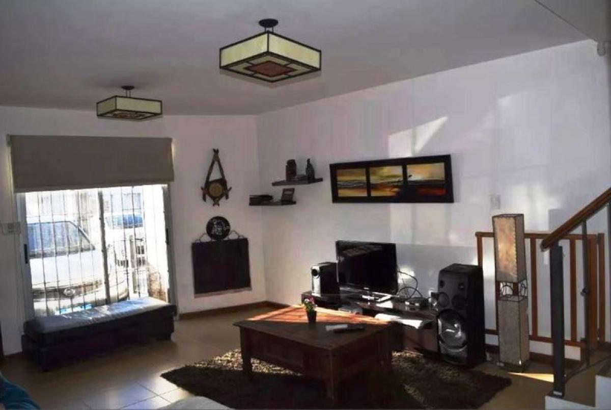 3 bedrooms House in Montevideo, Uruguay No. 7684