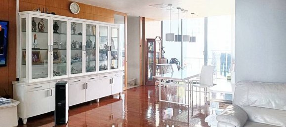 4 bedrooms Condo in Khlong Toei, Thailand No. 13436 2