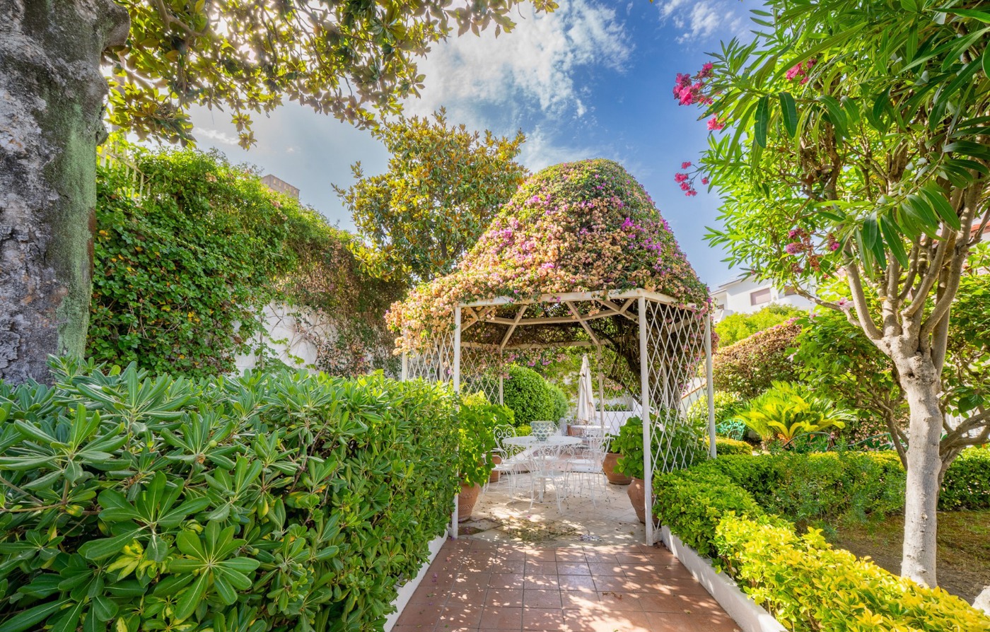 5 rooms Villa in Naples, Italy No. 351394