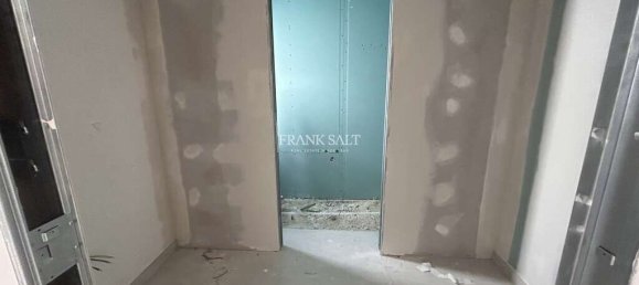 2 bedrooms Penthouse in Gzira, Malta No. 444 5