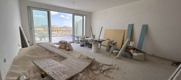 2 bedrooms Penthouse in Gzira, Malta No. 444 2