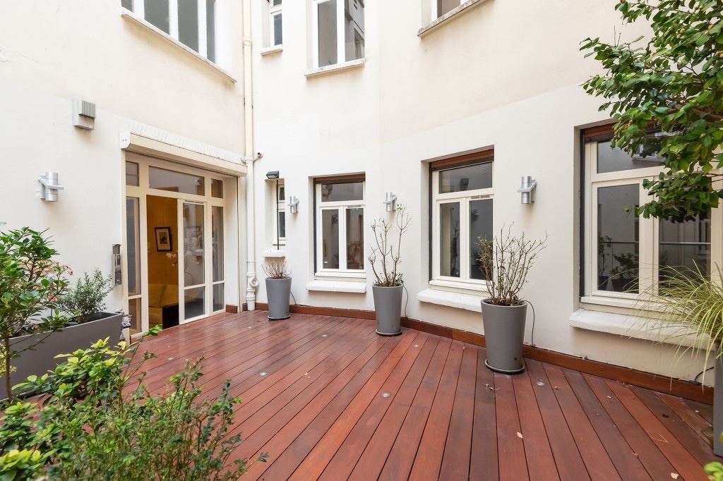 9 rooms Apartment in Paris, France No. 162018