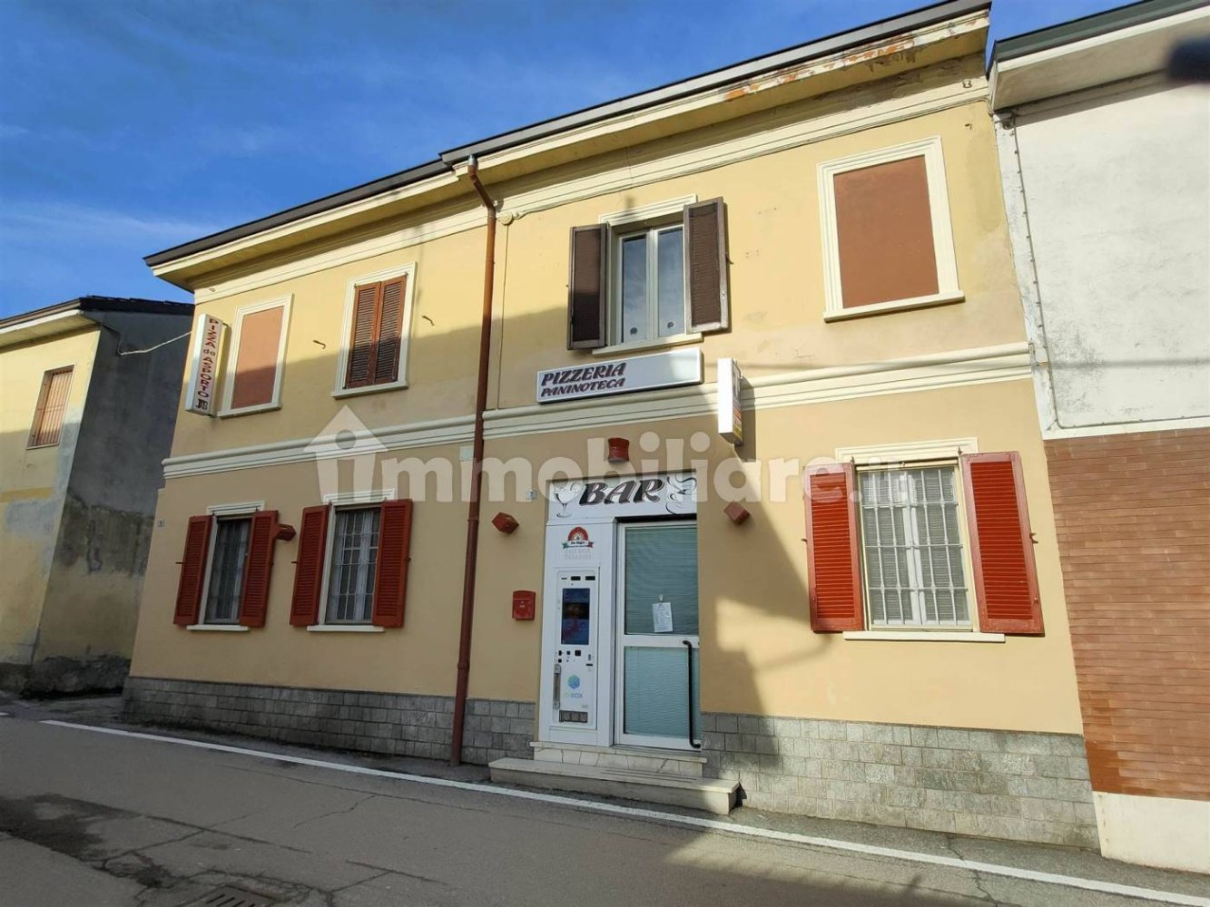3 rooms Commercial property in Cavenago d'Adda, Italy No. 5500
