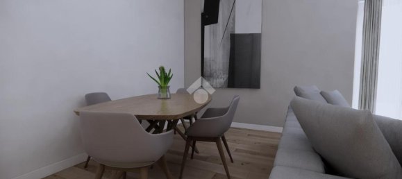 2 rooms Apartment in Prato, Italy No. 11370 3