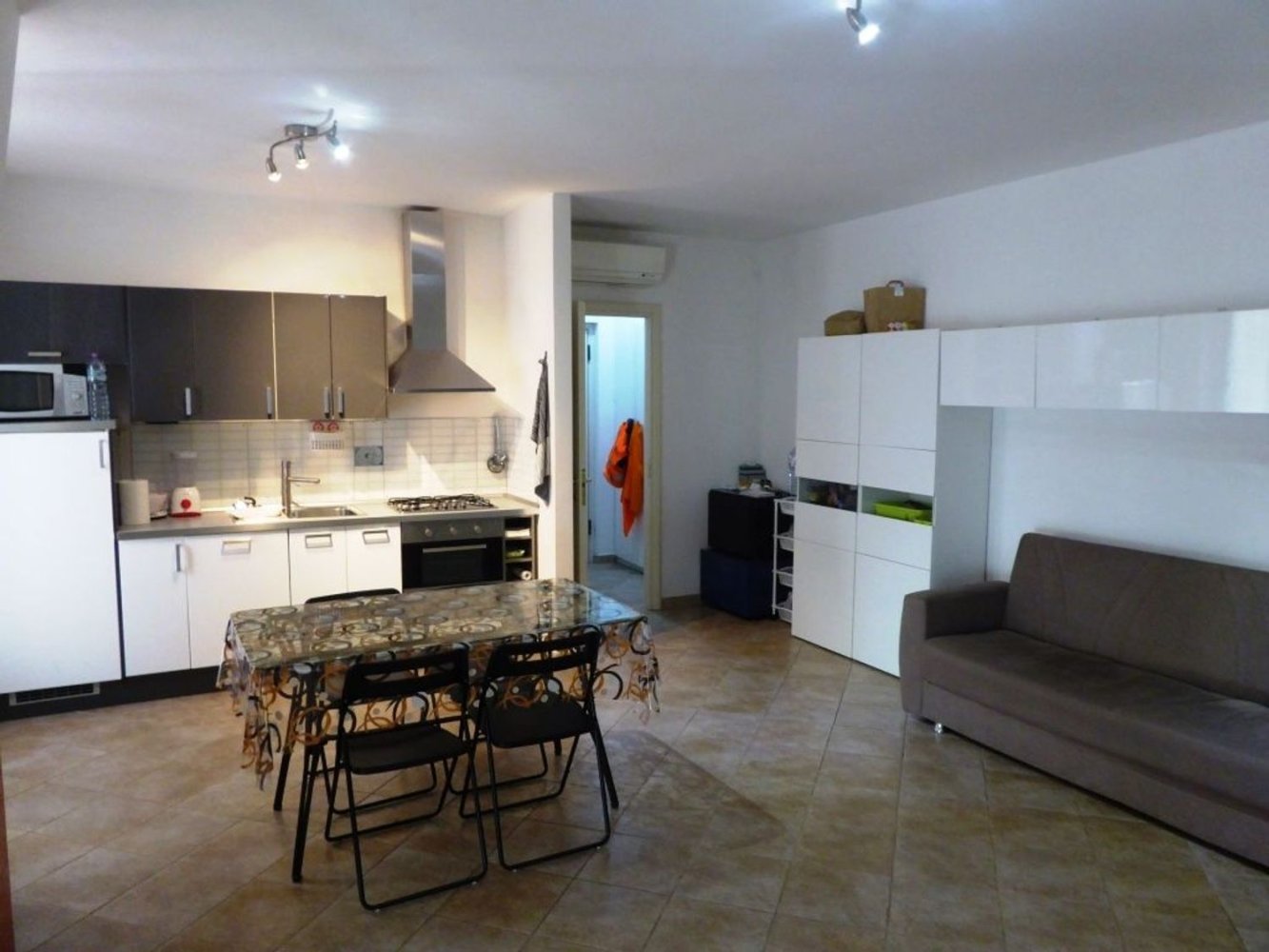 2 Schlafzimmer Wohnung in Livorno, Italy, Nr. 352313