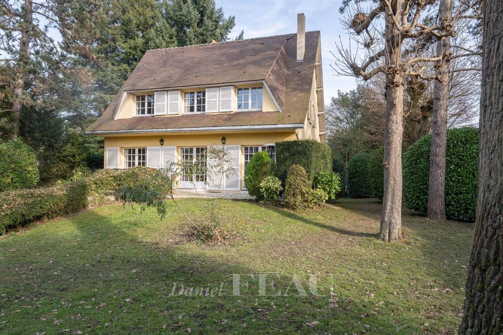 5 bedrooms House in Vaucresson, France No. 141385