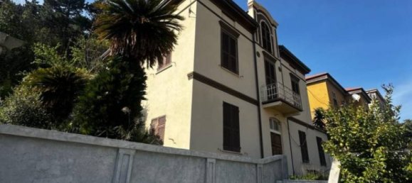 7 chambres Villa à La Spezia, Italy No. 174359 37