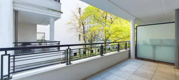 1 bedroom Apartment in Suresnes, France No. 164799 3