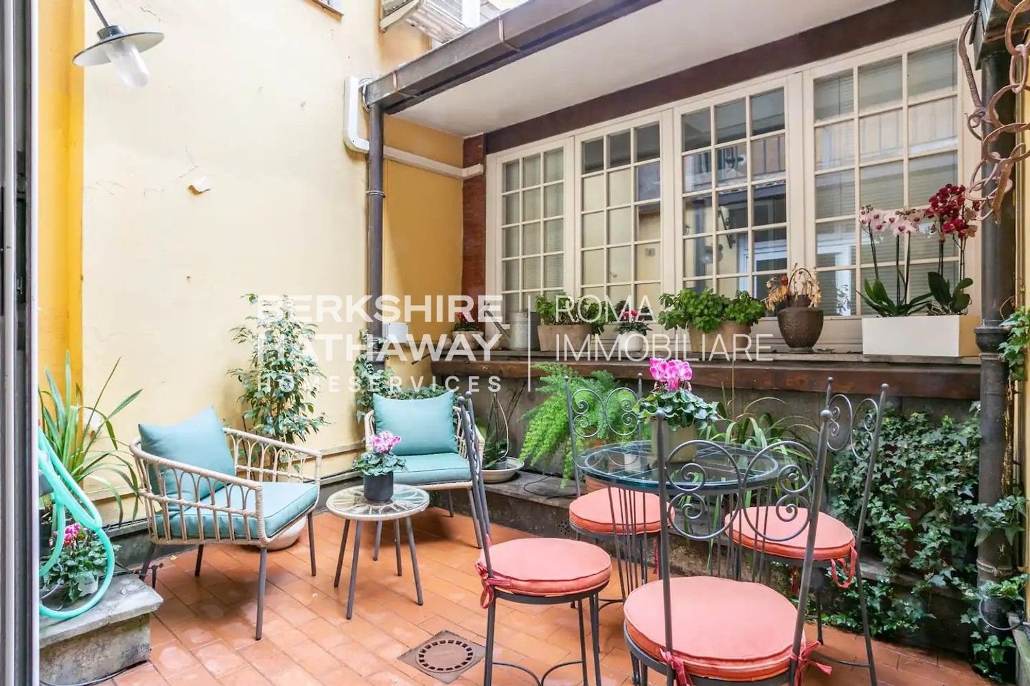 2 rooms Apartment in Rome, Italy No. 201366